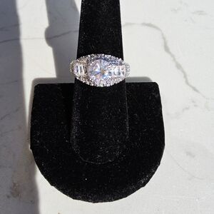 Elegant Silver Ring with Dazzling Oval Gemstone